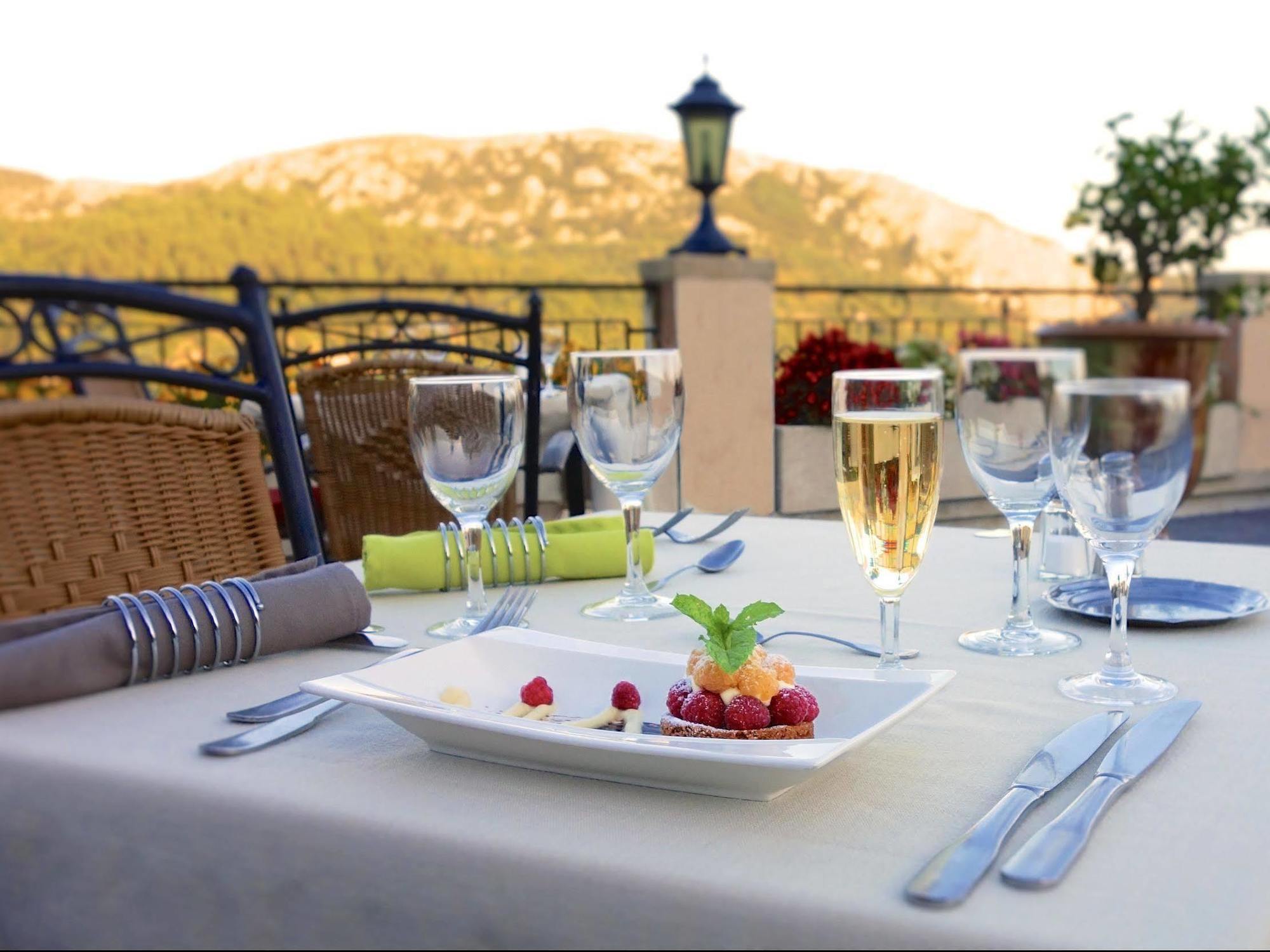 Logis Hotel Restaurant La Porte Des Cevennes Anduze Exteriér fotografie